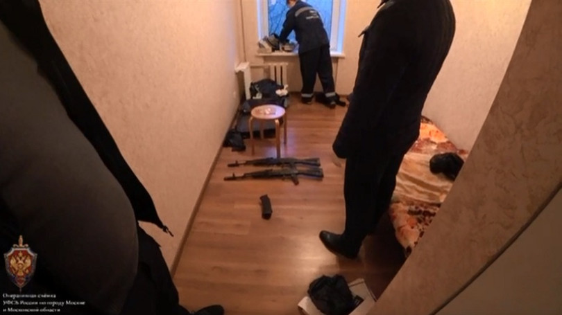 FSB Nga bắt giữ các tay súng khủng bố IS ở Moscow. Ảnh: RT. FSB Nga bắt giữ các tay súng khủng bố IS ở Moscow. Ảnh: RT.