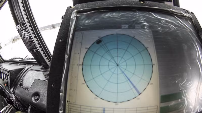 Phát hiện mục tiêu trên màn hình radar. Trong trường hợp khóa mục tiêu và tấn công gây nhiễu điện từ, màu xanh của mục tiêu sẽ chuyển thành màu đỏ. Ảnh Topwar