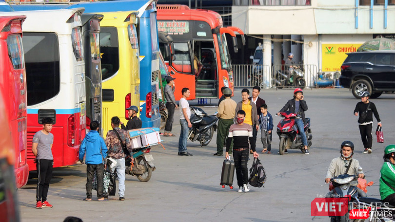 Lưu lượng khách tại Bến xe Nước ngầm tăng khoảng 5-10% so với năm ngoái. Lưu lượng khách tại Bến xe Nước ngầm tăng khoảng 5-10% so với năm ngoái.