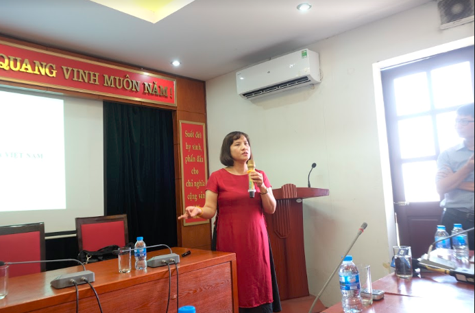 Bà Trần Thị Thu Hương - Giám đốc Trung tâm xác nhận chứng từ thương mại của VCCI - chia sẻ tại tọa đàm Bà Trần Thị Thu Hương - Giám đốc Trung tâm xác nhận chứng từ thương mại của VCCI - chia sẻ tại tọa đàm