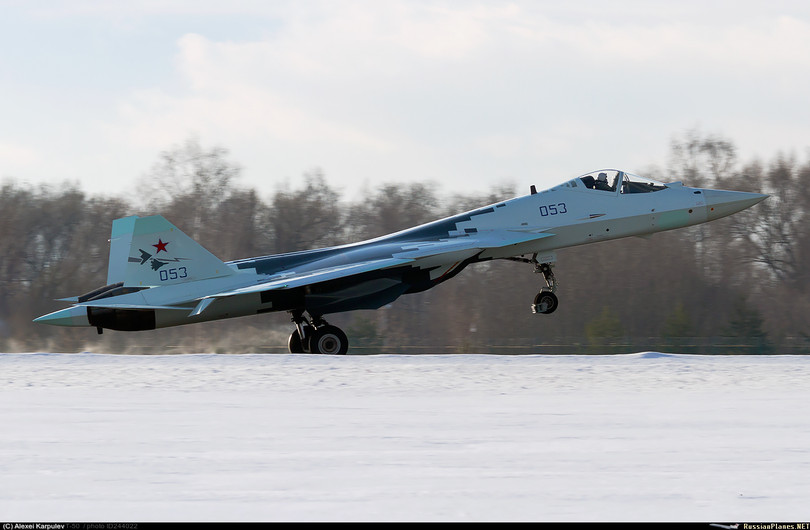 Su 57 và máy bay tàng hình không người lái. Ảnh: Business Insider. Su 57 và máy bay tàng hình không người lái. Ảnh: Business Insider.