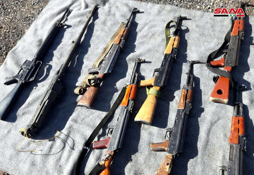 Những vũ khí trang bị thu giữ được của lực lượng Hồi giáo cực đoan trong địa phận 2 tình Damascus và Quneitra. Ảnh minh họa SANA