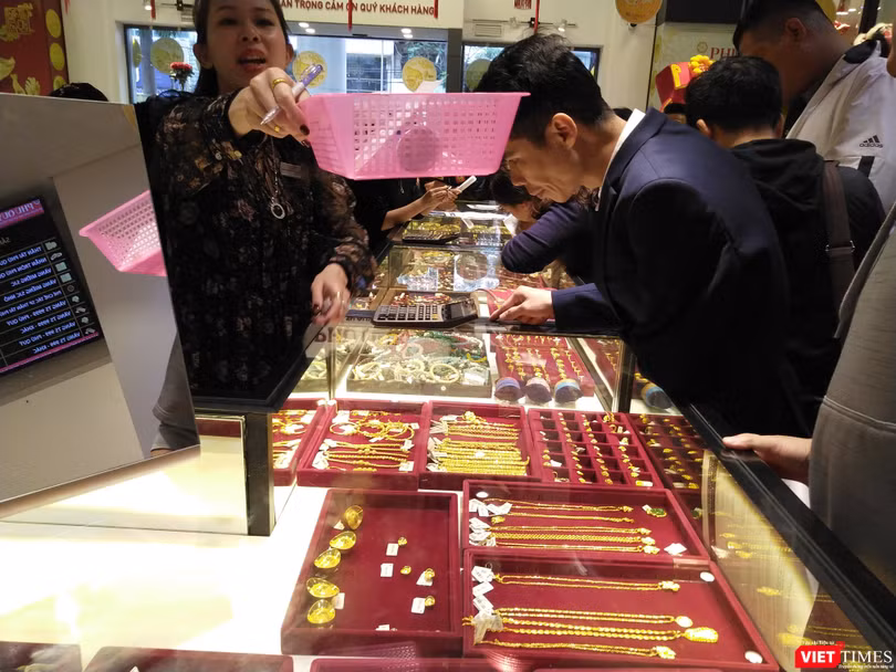 Giao dịch diễn ra khá nhanh chóng (Ảnh: P.D) Các giao dịch diễn ra khá nhanh chóng, chỉ từ 5 - 10 phút