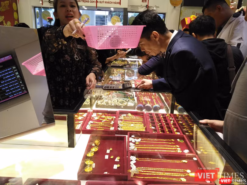 Các giao dịch diễn ra khá nhanh chóng, chỉ từ 5 - 10 phút