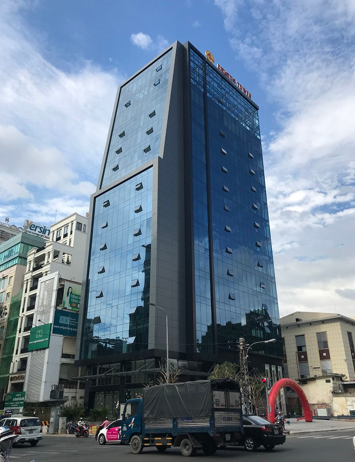 Mang tên là Cienco4 Tower nhưng dự án này được triển khai trên đất "gốc" của Casumina. Và Casumina, dù là bên "góp đất", nhưng chỉ được bàn giao và có quyền định đoạt 4,5 tầng/15 tầng của tòa nhà. (Ảnh: Cienco4)