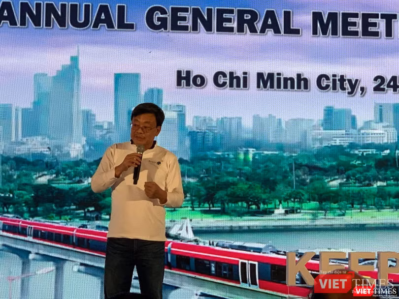 Ông Quang “Masan”: Họ hỏi tôi rằng ông học vật lý hạt nhân nhưng sao lại đi buôn mỳ gói... (Ảnh: VT) Ông Quang “Masan”: Họ hỏi tôi rằng ông học vật lý hạt nhân nhưng sao lại đi buôn mỳ gói... (Ảnh: VT)