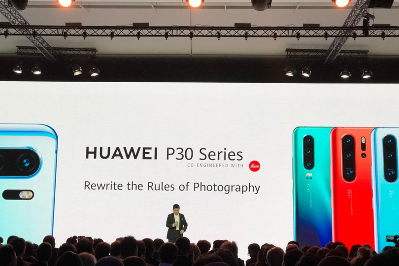 CEO Richard Yu xuất hiện trong buổi lễ bộ ba P30, P30 Lite và P30 Pro tại Paris. Ảnh: TheEconomicTimes