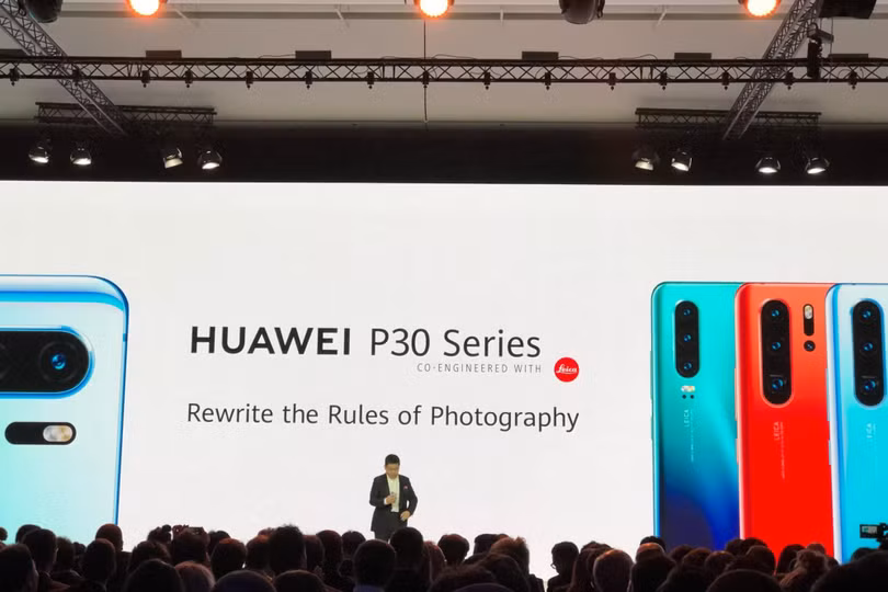 CEO Richard Yu xuất hiện trong buổi lễ bộ ba P30, P30 Lite và P30 Pro tại Paris. Ảnh: TheEconomicTimes