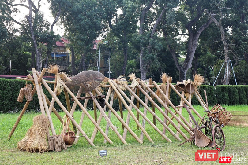 Một số đồ trang trí tại lễ hội.