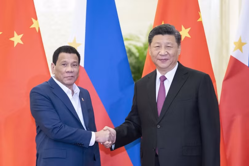 Tổng thống Philippines Rodrigo Durterte và Chủ tịch Trung Quốc Tập Cận Bình tại diễn đàn cấp cao "Vành đai và Con đường" lần II diễn ra tại Bắc Kinh. Ảnh: SCMP Tổng thống Philippines Rodrigo Durterte và Chủ tịch Trung Quốc Tập Cận Bình tại diễn đàn cấp cao "Vành đai và Con đường" lần II diễn ra tại Bắc Kinh. Ảnh: SCMP
