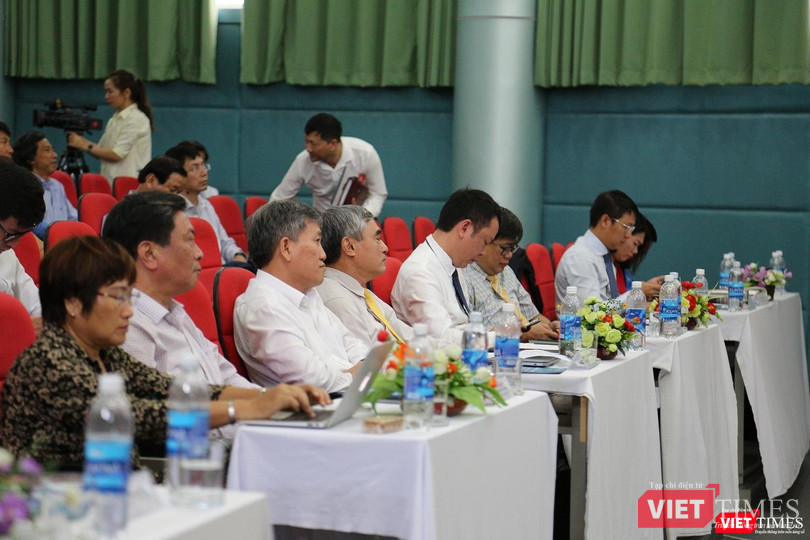 Các quan chức và khách mời tại Hội thảo “Chuyển đổi số - Cơ hội và thách thức với Đà Nẵng”. Các quan chức và khách mời tại Hội thảo “Chuyển đổi số - Cơ hội và thách thức với Đà Nẵng”.