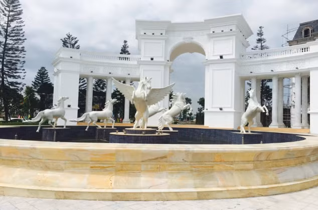 Cổng chào của một dự án bất động sản do Tập đoàn Lã Vọng đầu tư xây dựng (Ảnh: Internet)