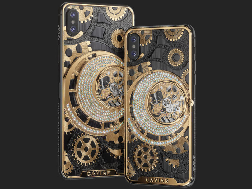 Mặt sau của Caviar iPhone XS và XS Max được chạm khắc bằng titan đen, mạ vàng và đính 252 viên kim cương. Ảnh: BI Mặt sau của Caviar iPhone XS và XS Max được chạm khắc bằng titan đen, mạ vàng và đính 252 viên kim cương. Ảnh: BI