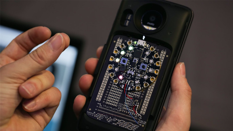 Nguyên mẫu Moto Mod 5G được Motorola thiết kế cho nhà mạng Verizon. Ảnh: AndroidCentral Nguyên mẫu Moto Mod 5G được Motorola thiết kế cho nhà mạng Verizon. Ảnh: AndroidCentral