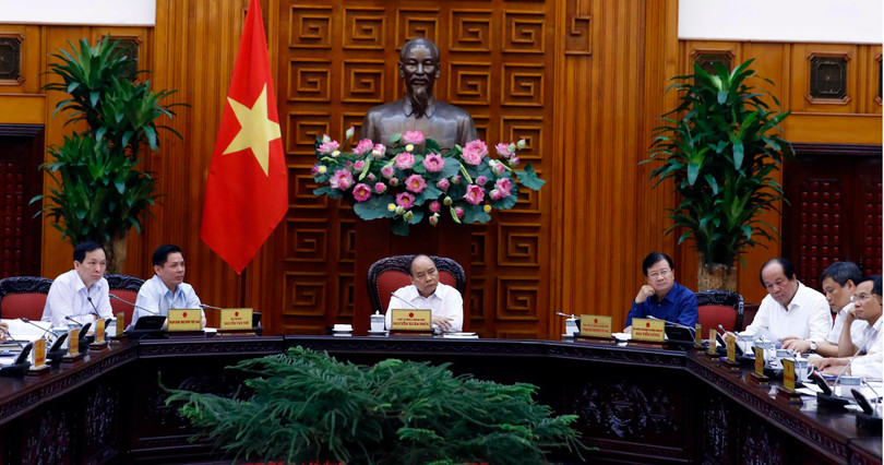 Thủ tướng lắng nghe các ý kiến về việc triển khai dự án cao tốc Trung Lương - Mỹ Thuận (Ảnh: VGP)