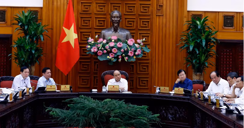 Thủ tướng lắng nghe các ý kiến về việc triển khai dự án cao tốc Trung Lương - Mỹ Thuận (Ảnh: VGP)