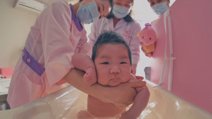 Dư luận Trung Quốc lo ngại các gia đình khá giả có thể sử dụng phương pháp biến đổi gene tạo ra siêu nhân. Ảnh: SCMP