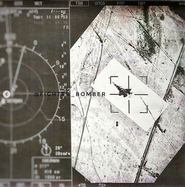 Bức ảnh Su-35S đánh chặn F-22 Raptor, đăng trên Istangram của phi công Nga. Ảnh Defence. Blog