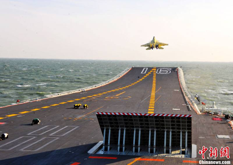 Máy bay không quân hải quân Trung Quốc xuất kích. Ảnh TopWar