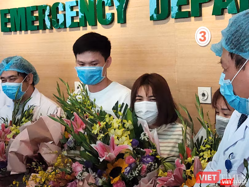 Cả 3 người được xuất viện đều trong tình trạng tỉnh táo, sức khỏe tốt (Ảnh: Minh Thúy)