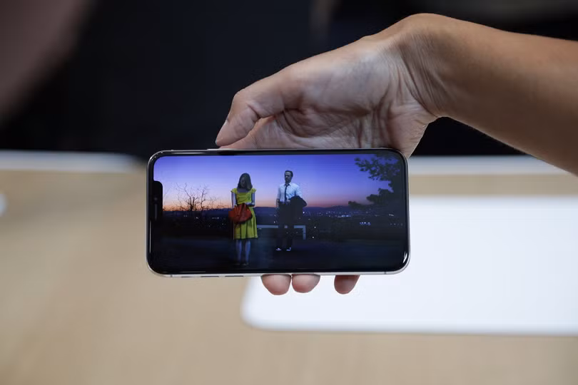 iPhone X. Ảnh: TechCrunch