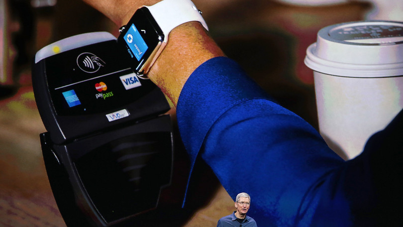 Tim Cook giới thiệu thế hệ Apple Watch đầu tiên. Ảnh: BGR