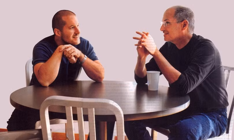 Ý tưởng thiết kế các sản phẩm mang tính cách mạng của Apple là thành quả từ các cuộc thảo luận, thậm chí tranh luận giữa Jony Ive và Steve Jobs. Ảnh: iDropNews