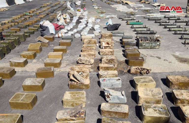 Vũ khí trang bị do quân đội Syria thu giữ được trên vùng ngoại ô Damascus. Ảnh: SANA.