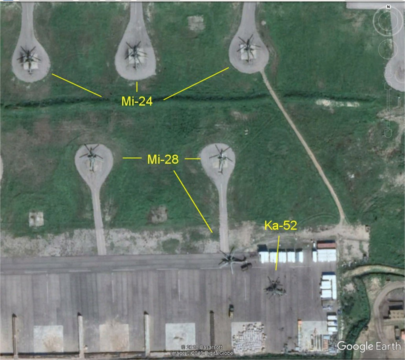 Các máy bay trực thăng chiến đấu trên sân bay quân sự Khmeimim. Ảnh: rambo54‏ @reutersanders.