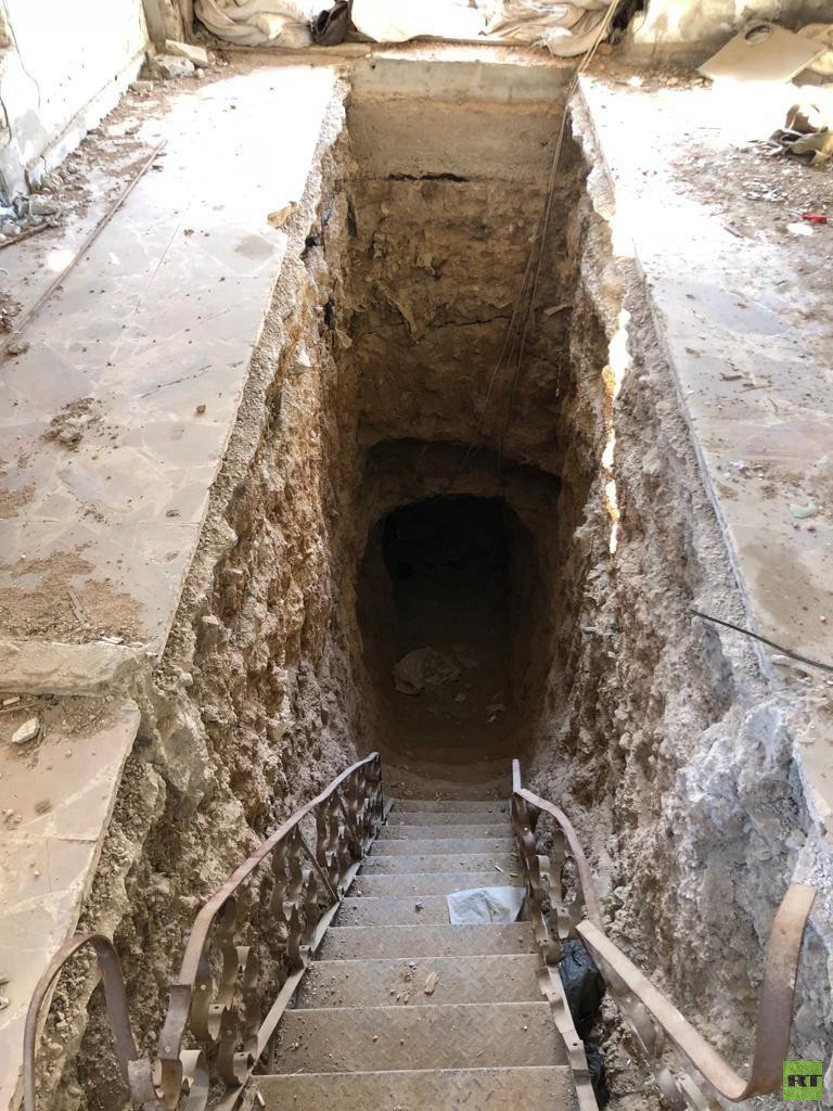 Căn hầm và kho vũ khí quân cảnh Nga phát hiện được ở ngoại ô Damascus. Ảnh: RT.