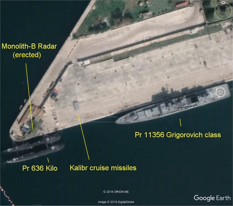Tàu ngầm lớp Kilo 636.3, khu trục hạm hạng nhẹ lớp Đô đốc Grigorivich và một số tên lửa Kalibr trên quân cảnh Tartus.