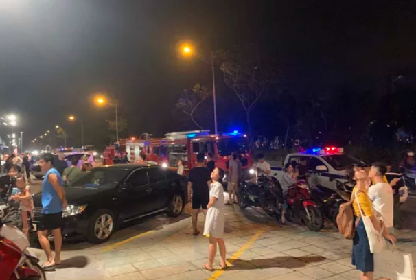 Cư dân Chung cư The Park Residence sơ tán trong đêm (Nguồn: nld.vn) Cư dân Chung cư The Park Residence sơ tán trong đêm (Nguồn: nld.vn)