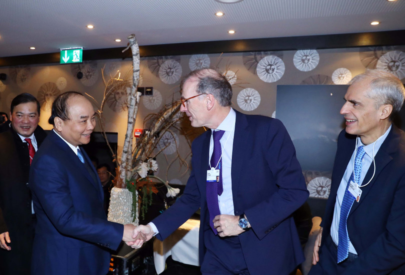 Thủ tướng gặp gỡ các doanh nghiệp quốc tế trong lĩnh vực CNTT (Ảnh: TTXVN) WEF 2