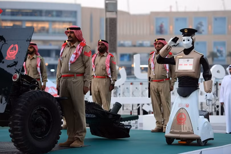 Robot cảnh sát ở Dubai. Ảnh: Getty Images Robot cảnh sát ở Dubai. Ảnh: Getty Images