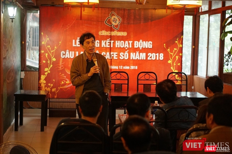 Chiều cuối năm 2018, TS. Võ Trí Thành chia sẻ với các thành viên CLB Cafe số về triển vọng kinh tế Việt Nam 2019. (Ảnh: Hoàng Nguyên)