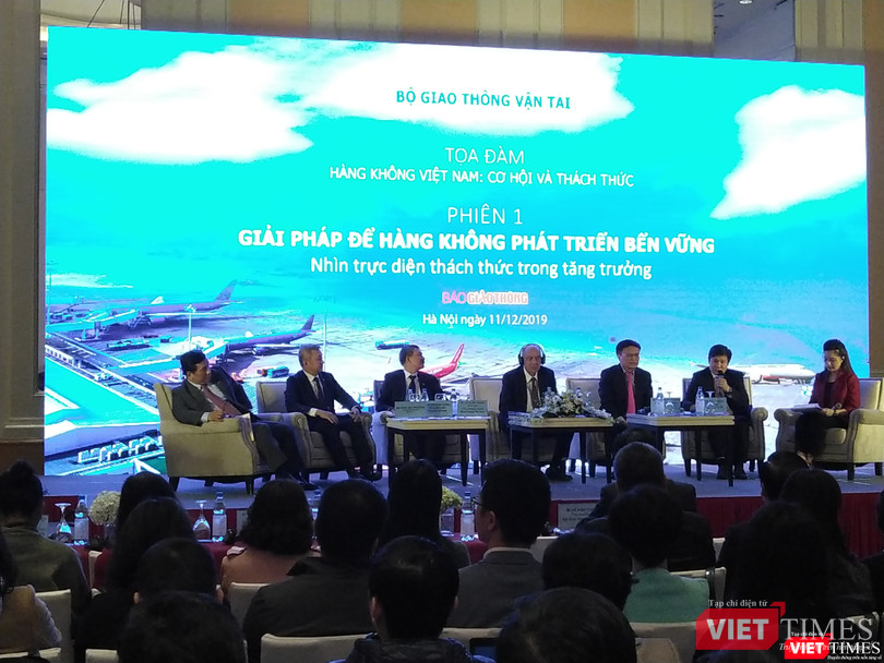 Toàn cảnh buổi tọa đàm "Hàng không Việt Nam: Cơ hội và thách thức" Toàn cảnh buổi tọa đàm "Hàng không Việt Nam: Cơ hội và thách thức"