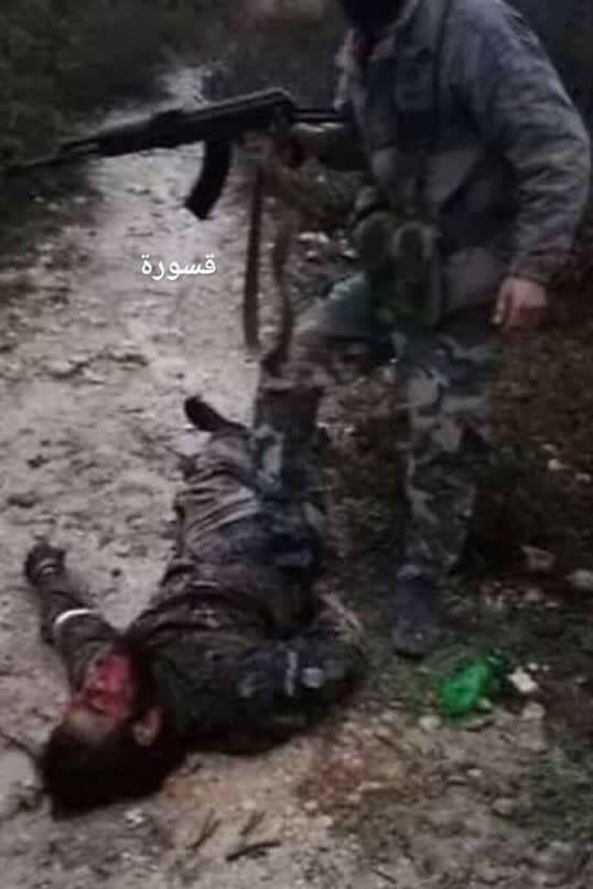 Những tay súng khủng bố người Chechnya bị tiêu diệt trên vùng nông thôn miền bắc Hama. Ảnh Al-Masdar News