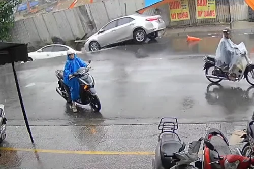 Clip: Khoảnh khắc camera nhà dân ghi cảnh hố tử thần nuốt 2 ô tô ở Đà Nẵng