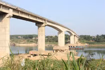 Thủ tướng yêu cầu làm cầu phao qua sông Lô trong 2 ngày