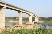 Thủ tướng yêu cầu làm cầu phao qua sông Lô trong 2 ngày