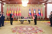 Tổng bí thư Tô Lâm và lãnh đạo Lào chứng kiến lễ trao văn kiện hợp tác
