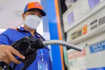 Sẽ dùng Quỹ bình ổn, đề xuất giảm thuế môi trường để kiểm soát giá xăng dầu
