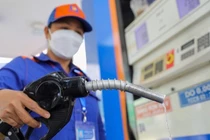 Sẽ dùng Quỹ bình ổn, đề xuất giảm thuế môi trường để kiểm soát giá xăng dầu