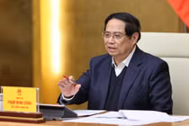 Thủ tướng Phạm Minh Chính yêu cầu hoàn thành nhà ở sau bão lũ trước 15/1. Ảnh: VGP.