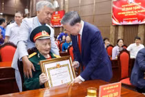 Tổng bí thư, Chủ tịch nước: Huy hiệu Đảng không chỉ gắn trên ngực áo còn được khắc trong lòng dân