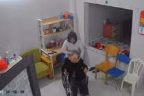 Cụ bà 90 tuổi ở Hà Nội bị giúp việc bạo hành, công an nói gì?