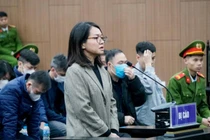  Doanh nghiệp khai mang tiền vào phòng cựu cục trưởng, hồ sơ ‘bị om’ được duyệt ngay