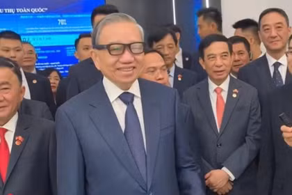 Tổng bí thư, Chủ tịch nước Tô Lâm trải nghiệm kính dịch thuật AI