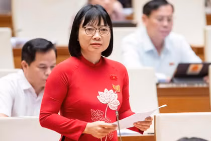 ĐBQH Nguyễn Thị Việt Nga, Phó Trưởng Đoàn ĐBQH TP Hải Phòng khóa XV, Ủy viên Ủy ban Văn hóa và Xã hội của Quốc hội.