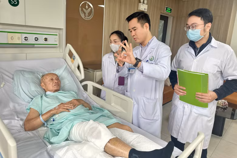 Người lính 85 tuổi và ca mổ nghẹt thở khép lại vết thương chiến tranh